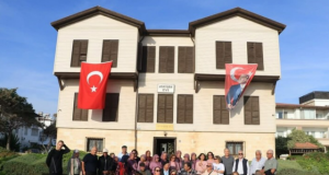 Mut Çukurbağdan Silifkeye Duygusal Atatürk Ziyareti: Kadın Korosu Şarkılarıyla Tarihi Canlandırdı