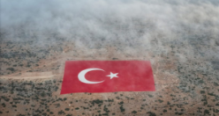 Sislerin ArasÄ±ndan YÃ¼kselen Milli Gurur: Mut'taki Dev TÃ¼rk BayraÄŸÄ± BÃ¼yÃ¼ledi